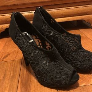 Black Lace Elle Heals